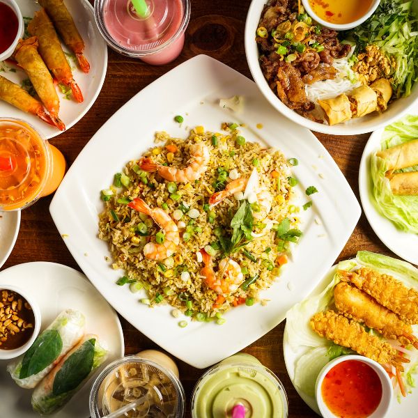 Mâm cơm chuẩn vị