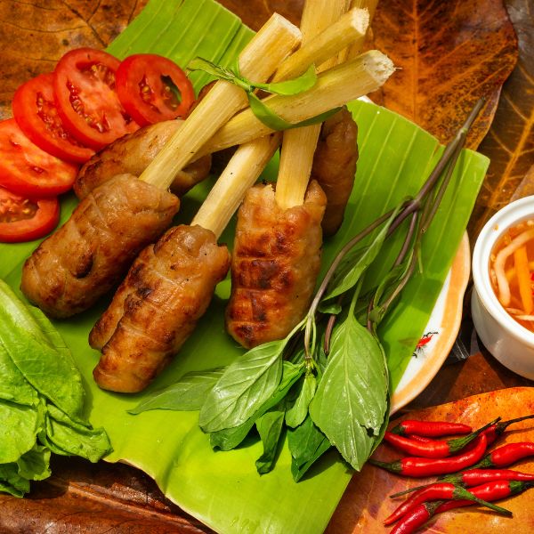 Mâm cơm chuẩn vị