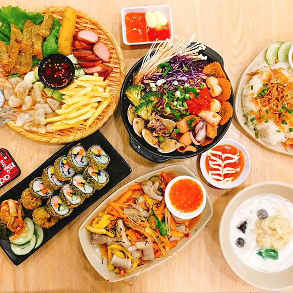 Mâm cơm chuẩn vị