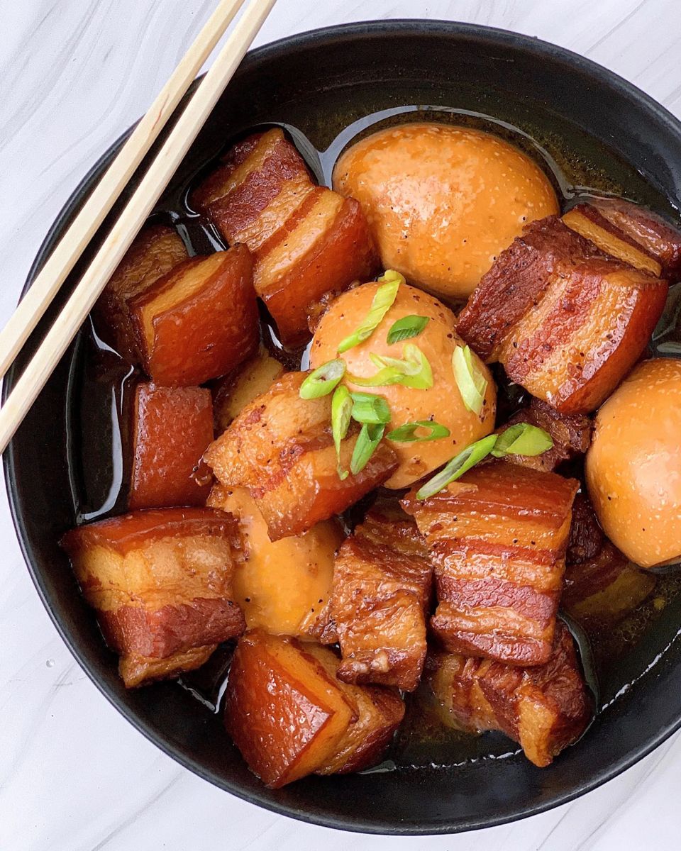 Mâm cơm chuẩn vị