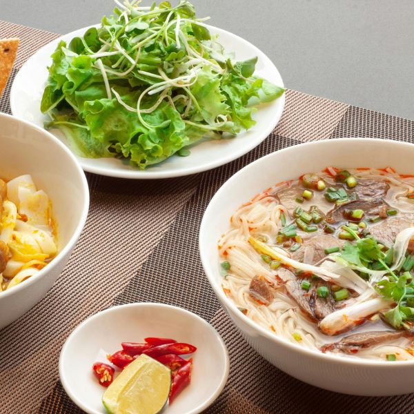 Mâm cơm chuẩn vị