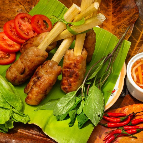 Mâm cơm chuẩn vị