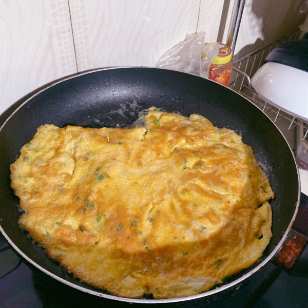 Thịt luộc, Canh chua, Trứng chiên, Cà pháo muối chua