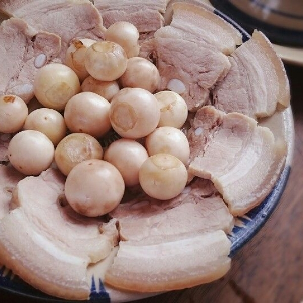 Thịt luộc, Canh chua, Trứng chiên, Cà pháo muối chua