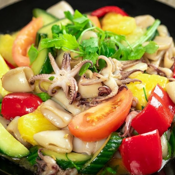 Tôm rang, Mực xào, Canh chua cá lóc, Rau sống