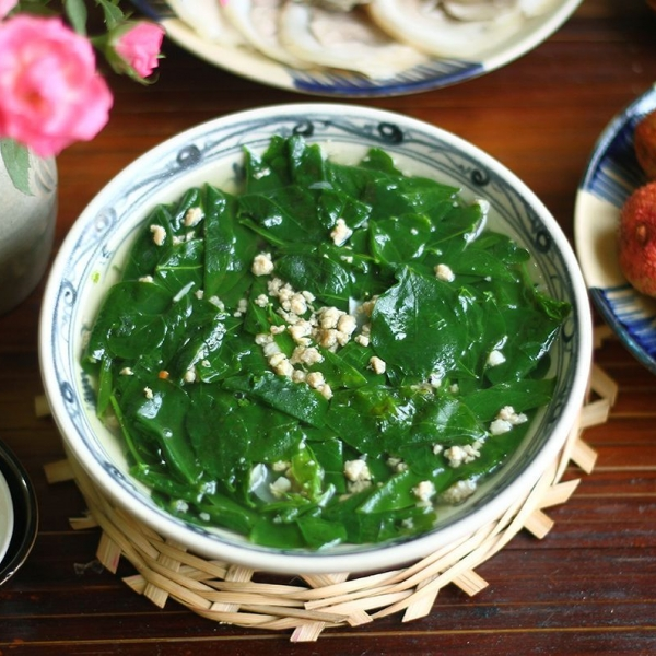 Thịt ram cháy cạnh, Trứng chiên, Đậu ve xào bò, Canh rau ngót