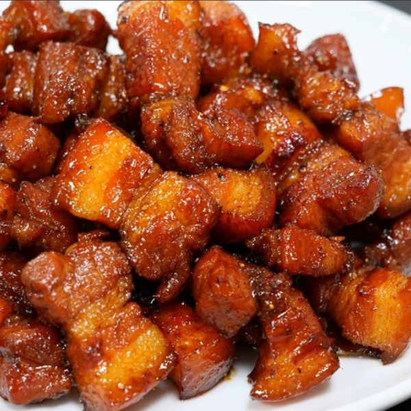 Thịt ram cháy cạnh, Trứng chiên, Đậu ve xào bò, Canh rau ngót