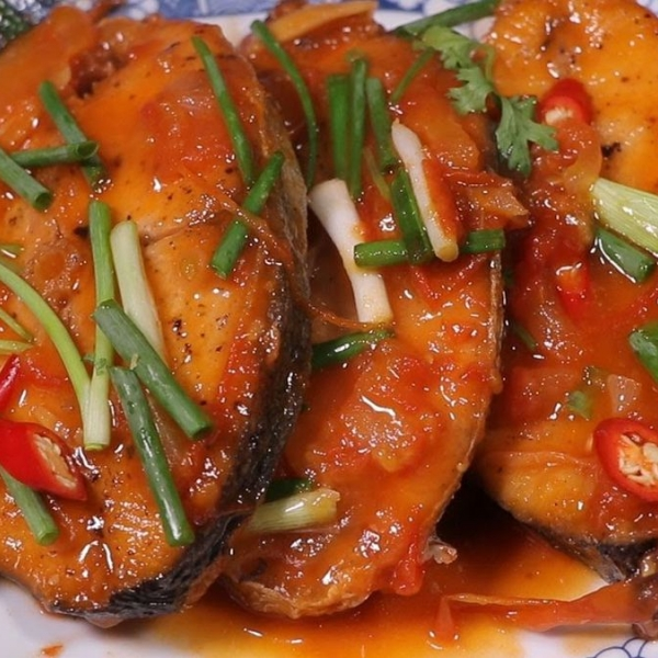 Cá Thu sốt cà, Tép rang, Rau sống, Canh chua rau muống nấu tôm