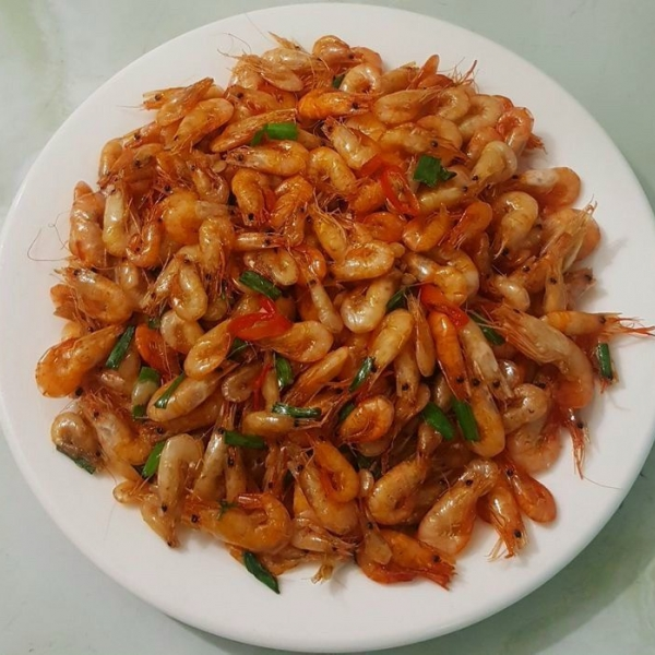 Cá Thu sốt cà, Tép rang, Rau sống, Canh chua rau muống nấu tôm