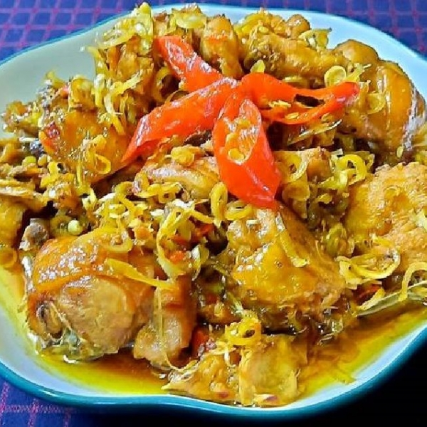 Gà kho sả ớt, Canh bí xanh, Trứng luộc, Rau kho quẹt