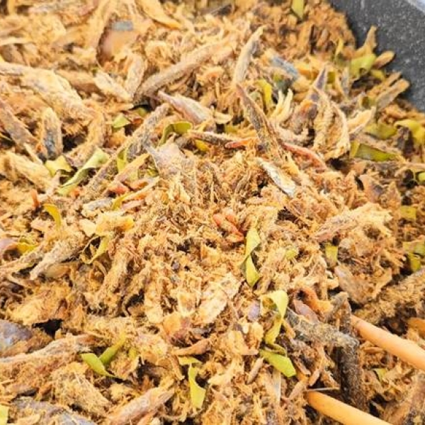 Ruốc cá nục nướng lá chanh