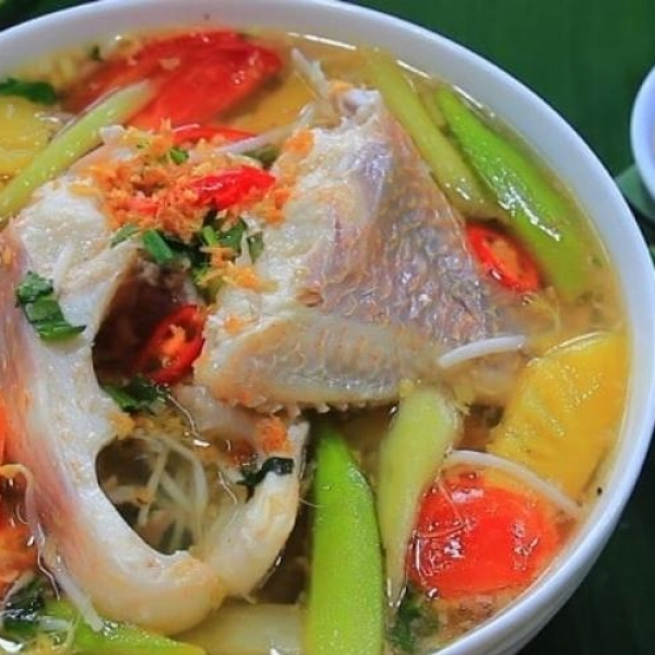 Canh chua cá diêu hồng