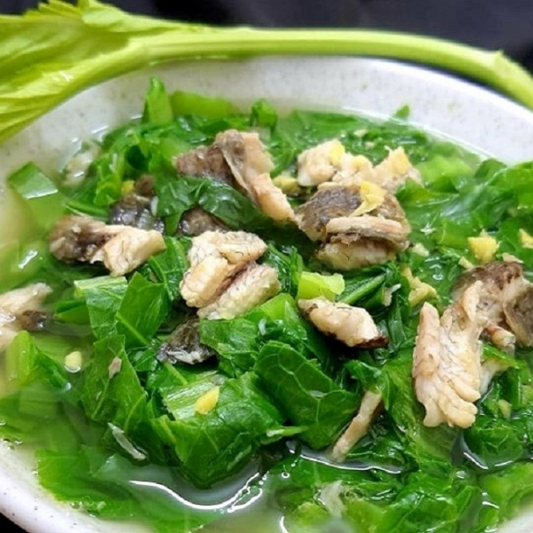 Canh cải xanh cá rô