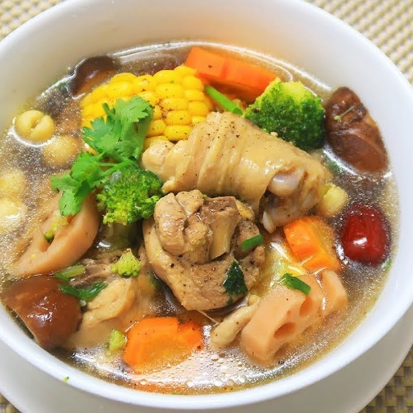 Canh gà nấu nấm hương