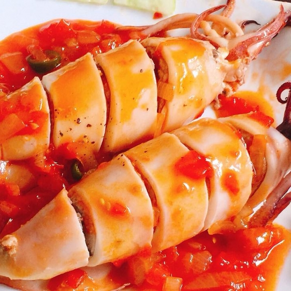 Mực dồi thịt sốt cà