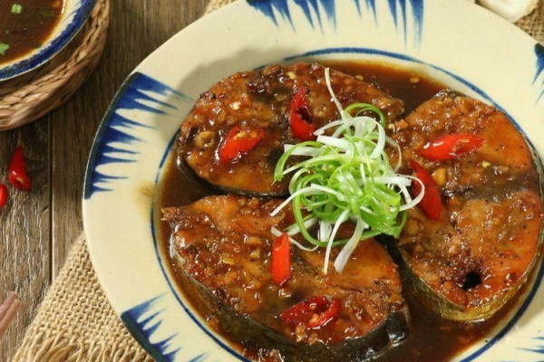 Cá ngừ kho tỏi ớt