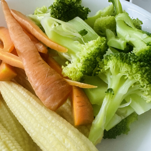 Gà kho sả ớt, Canh bí xanh, Trứng luộc, Rau kho quẹt