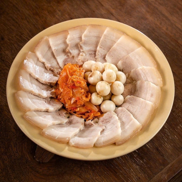 Thịt luộc, Canh chua, Trứng chiên, Cà pháo muối chua